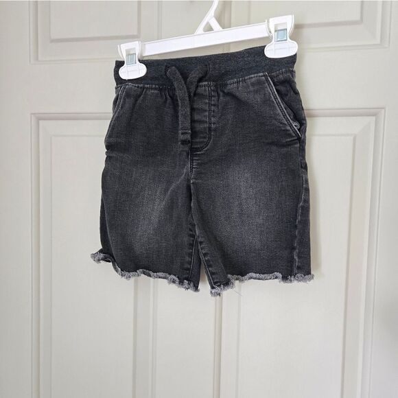 3/$20 Carter's Oshkosh B'gosh shorts size 5 - Picture 1 of 4